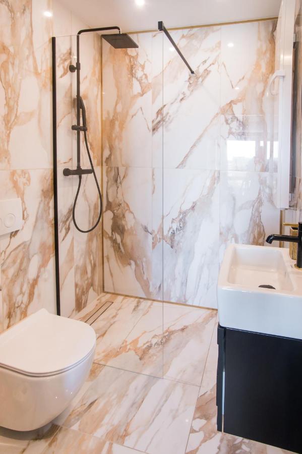 Luksusowy Penthouse Z Jacuzzi I Widokiem Na Morze Leilighet Gdynia Eksteriør bilde