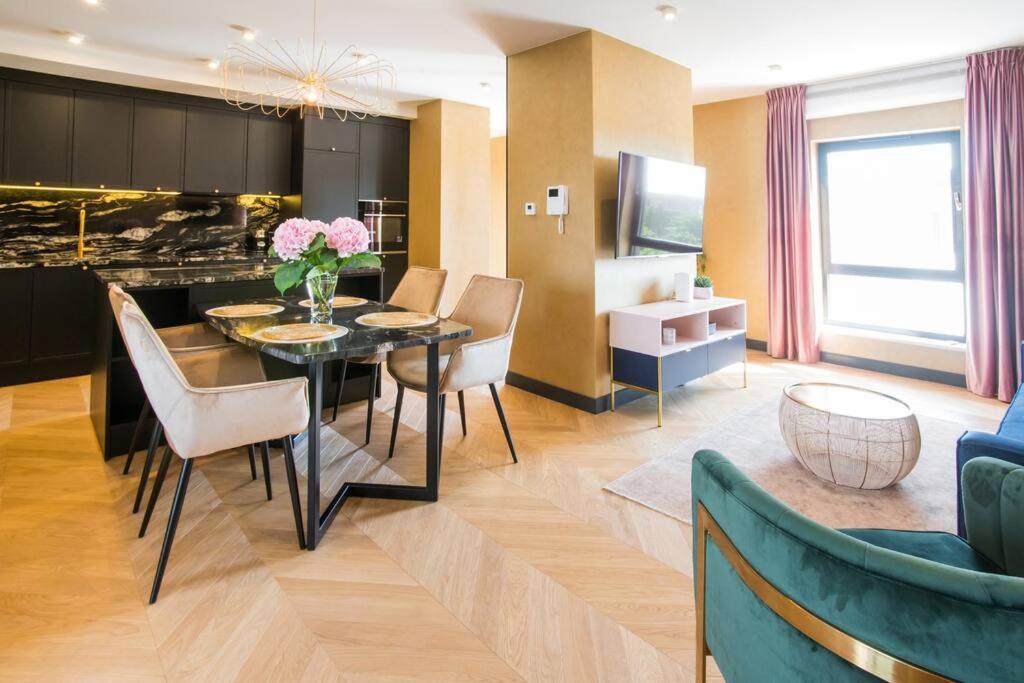 Luksusowy Penthouse Z Jacuzzi I Widokiem Na Morze Leilighet Gdynia Eksteriør bilde